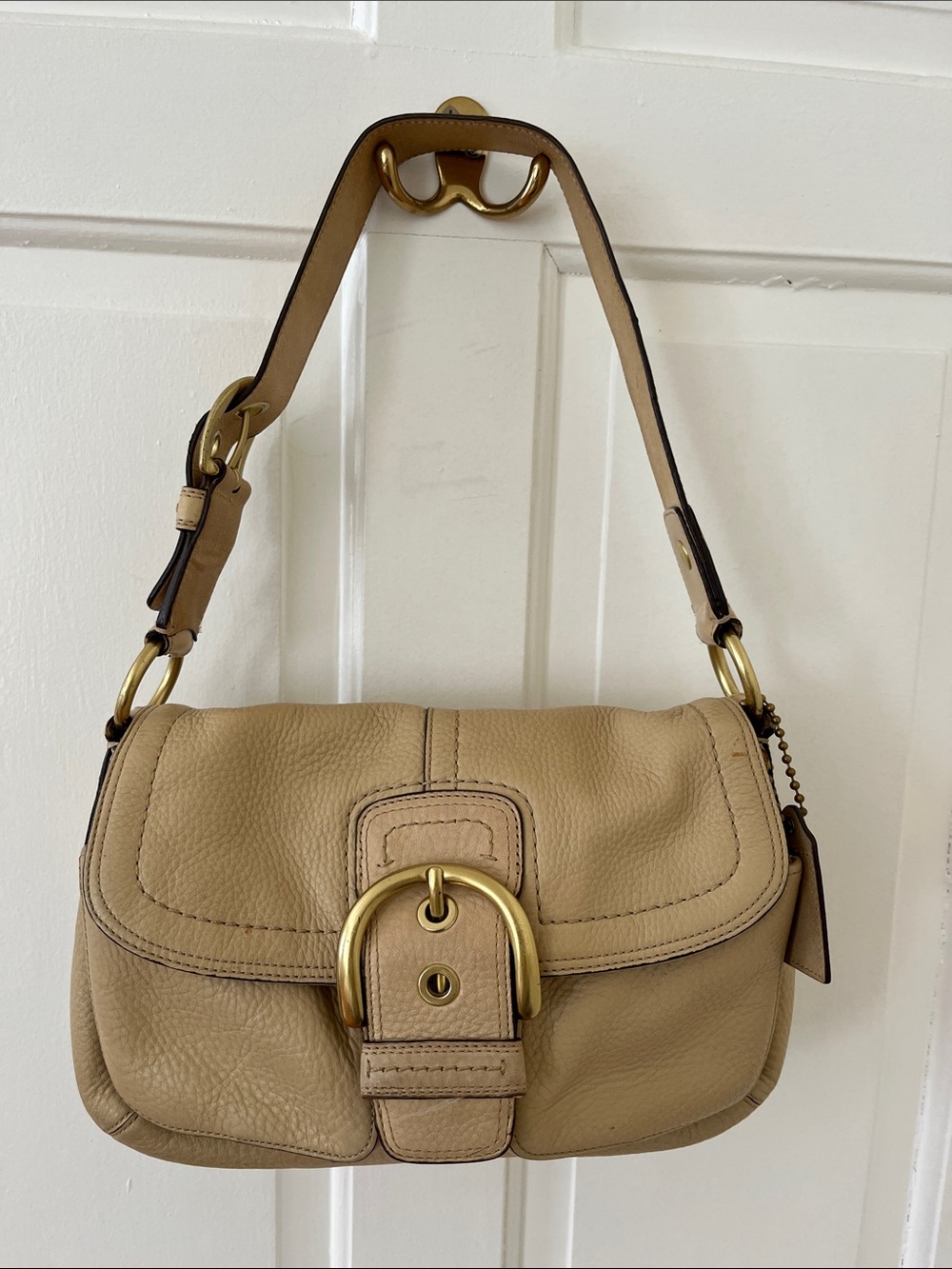 Vintage Coach Beige 11842 Leather Shoulder Bag with Gold Hardware